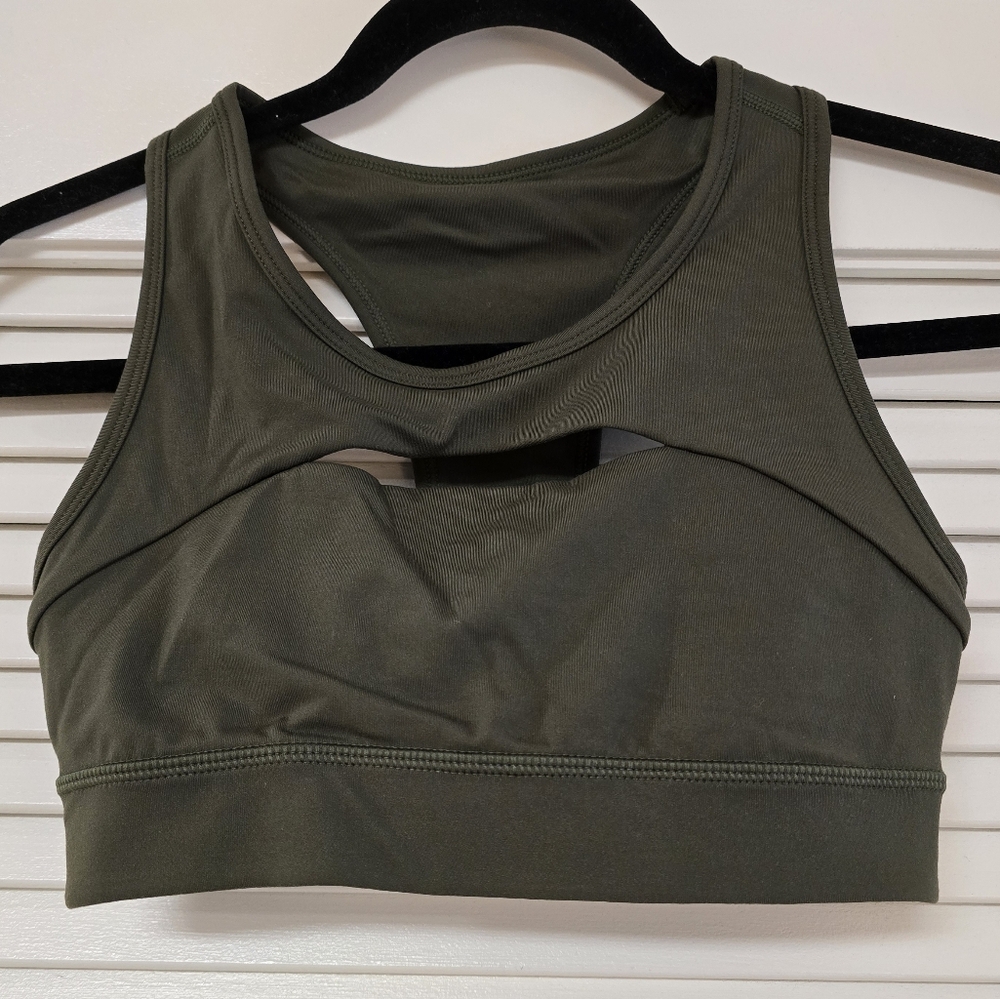 Coreio - (NWOT) Athletic Activewear Workout Sports Bra With Cut-Out Front Detail